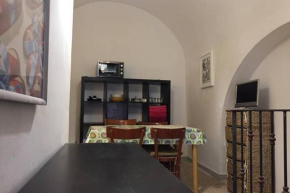 Historic Apartment in centre of city 100m to sea